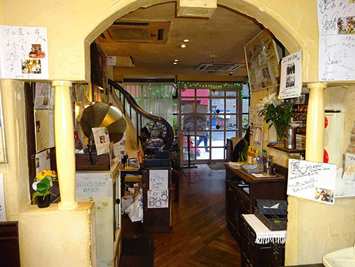 ツル茶ん店内